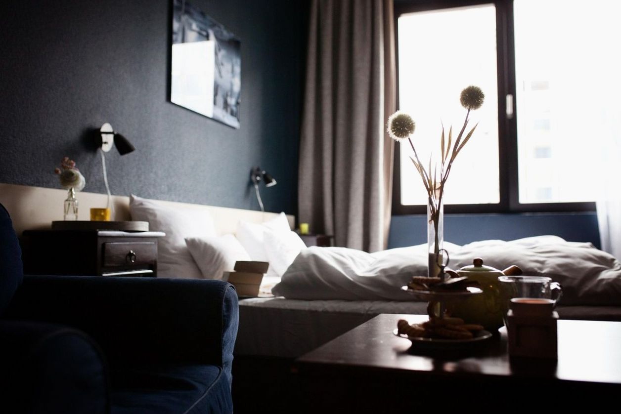 Queen bed with alpine wool bedding